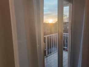 Beauty apartment in the green, direct link with center